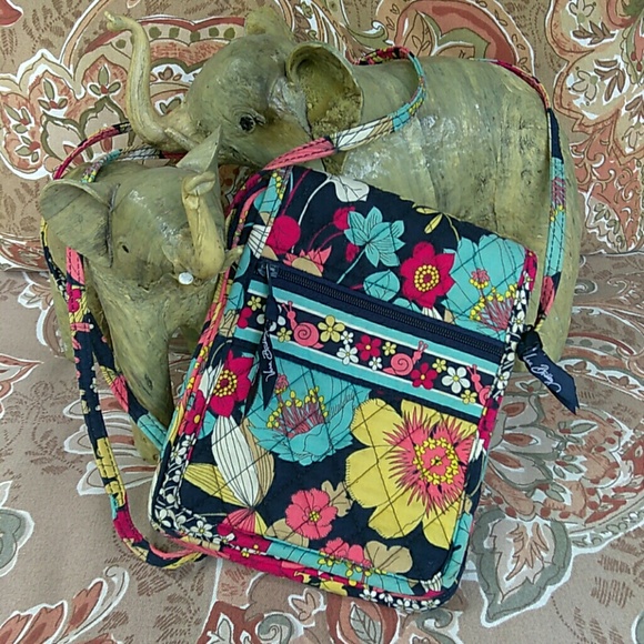 Vera Bradley Handbags - Authentic Vera Bradley Happy Snails Mini Hipster